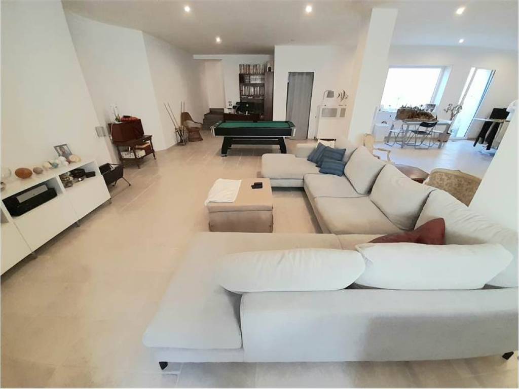 casa indipendente in vendita a Lizzanello