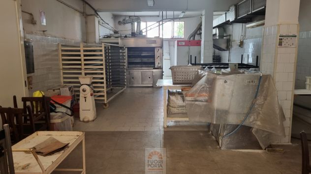 locale commerciale in vendita a Lizzanello in zona Merine