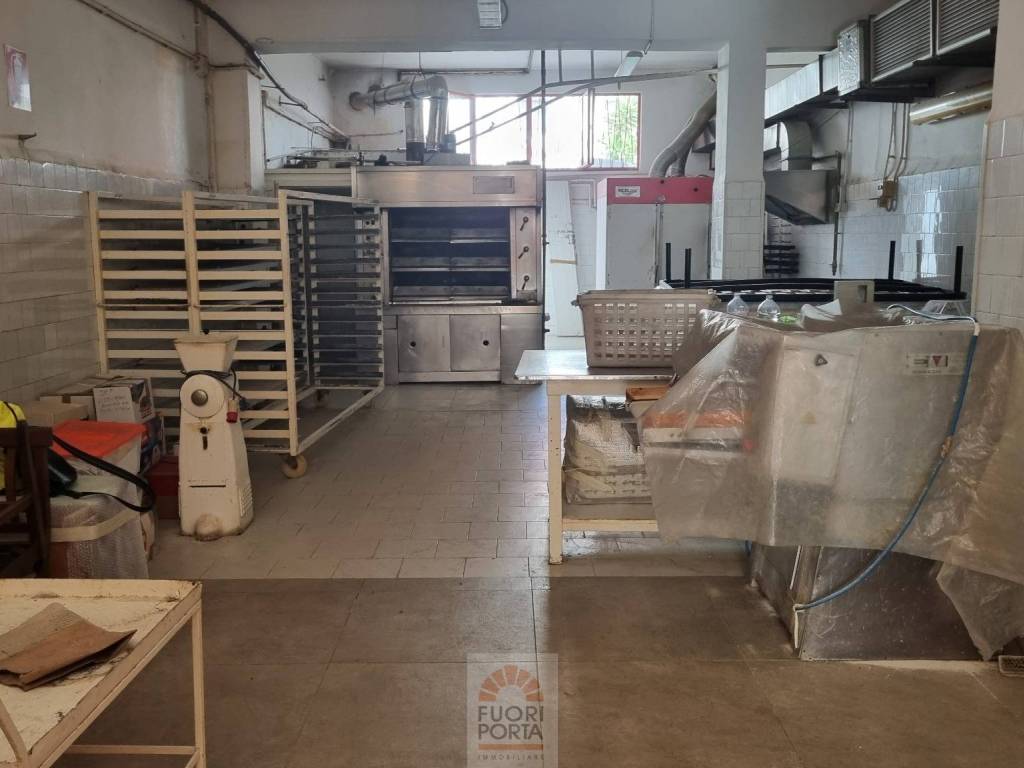 negozio in vendita a Lizzanello in zona Merine