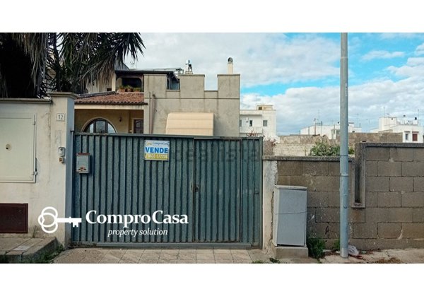 ufficio in vendita a Lizzanello