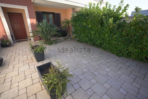 casa indipendente in vendita a Lizzanello