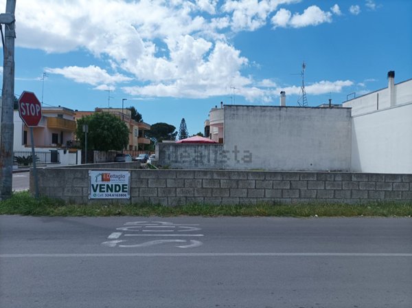 casa indipendente in vendita a Lizzanello in zona Merine