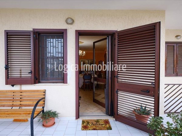 appartamento in vendita a Lizzanello in zona Merine