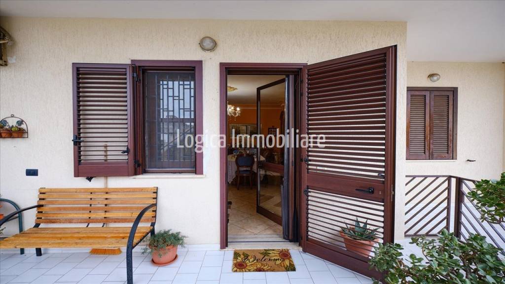 appartamento in vendita a Lizzanello in zona Merine