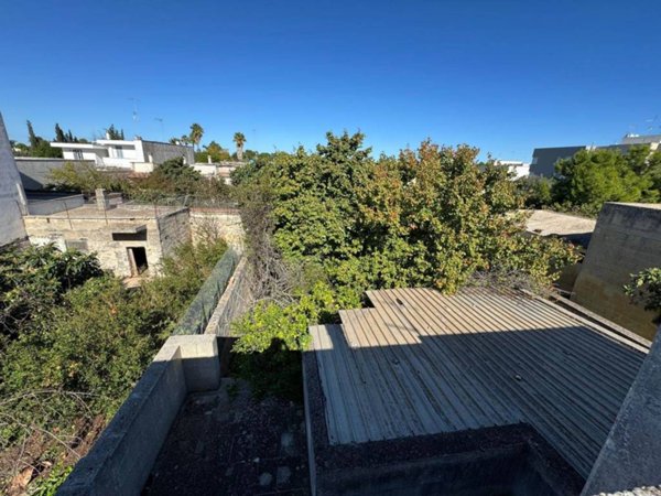 appartamento in vendita a Lizzanello in zona Merine