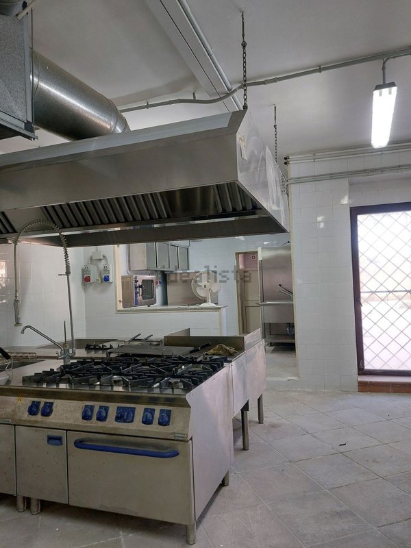 locale commerciale in vendita a Lizzanello in zona Merine