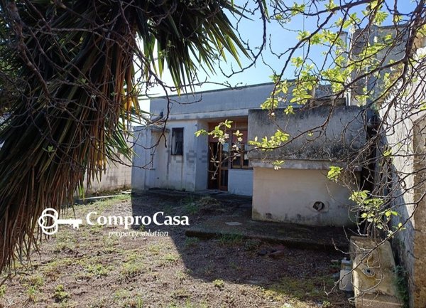 casa indipendente in vendita a Lizzanello in zona Merine