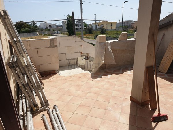 appartamento in vendita a Lizzanello in zona Merine