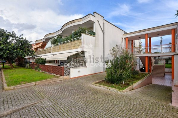 appartamento in vendita a Lizzanello in zona Merine