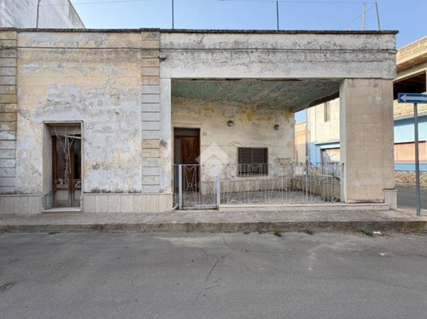 casa indipendente in vendita a Lizzanello