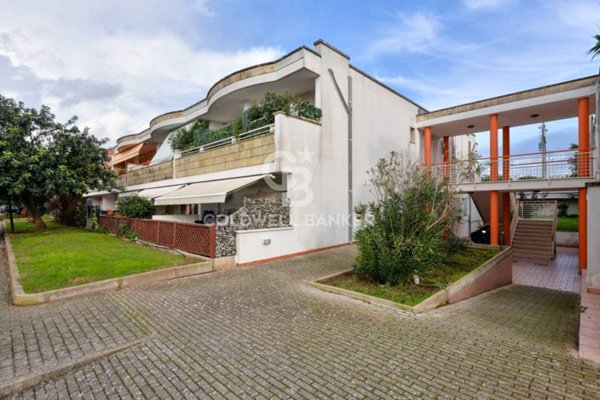 appartamento in vendita a Lizzanello in zona Merine