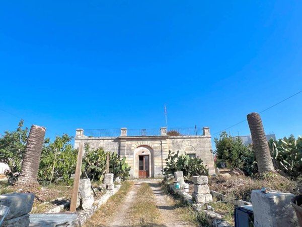 casa indipendente in vendita a Lizzanello in zona Merine