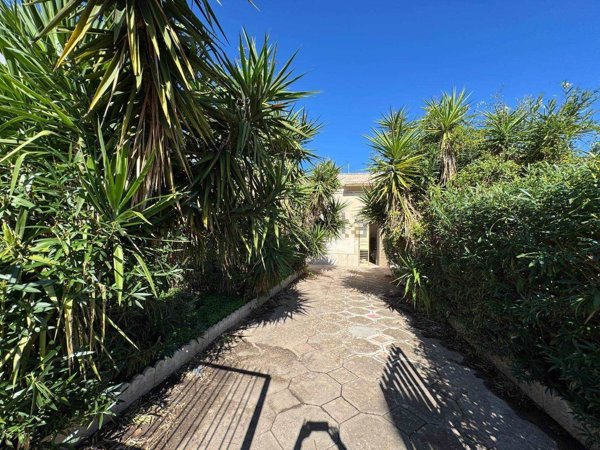 appartamento in vendita a Lizzanello in zona Merine