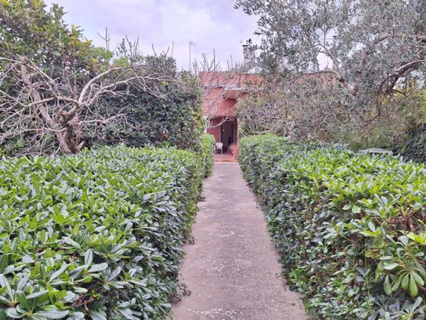 casa indipendente in vendita a Lizzanello in zona Merine