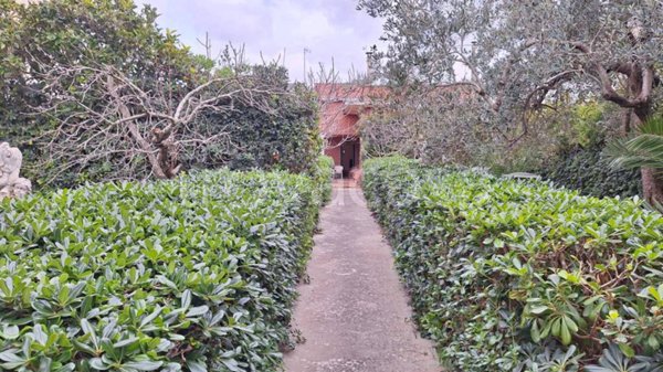 casa indipendente in vendita a Lizzanello in zona Merine