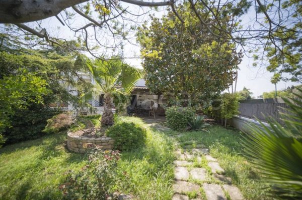 casa indipendente in vendita a Lizzanello in zona Merine