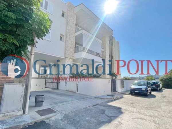 appartamento in vendita a Lizzanello in zona Merine