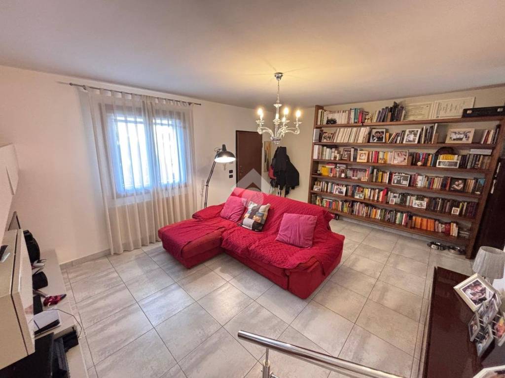 casa indipendente in vendita a Lizzanello