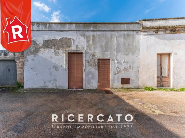 casa indipendente in vendita a Lizzanello