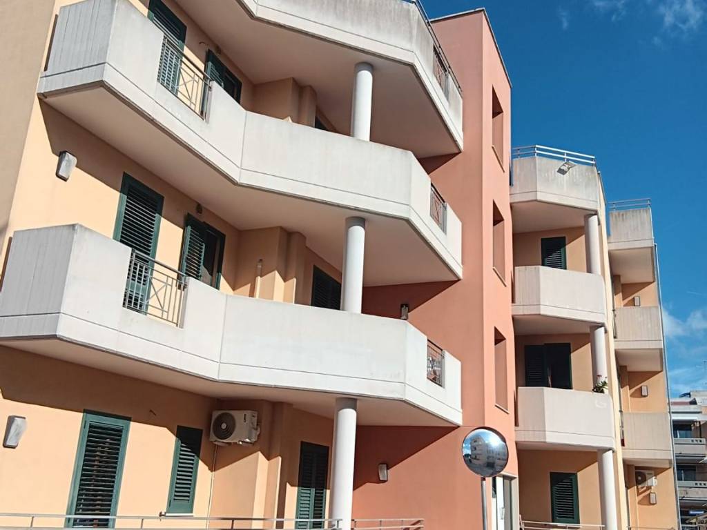 appartamento in vendita a Lizzanello in zona Merine