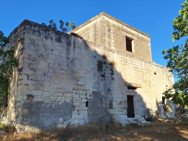 casa indipendente in vendita a Lizzanello