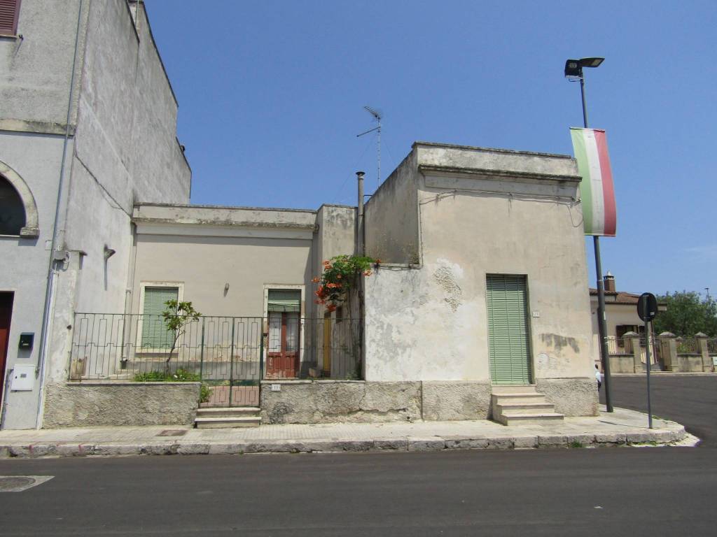 casa indipendente in vendita a Lizzanello in zona Merine