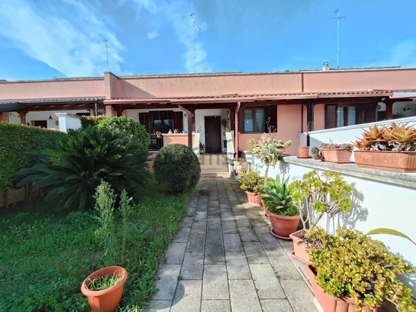 casa indipendente in vendita a Lizzanello in zona Merine