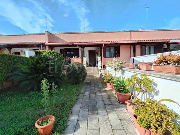 casa indipendente in vendita a Lizzanello in zona Merine