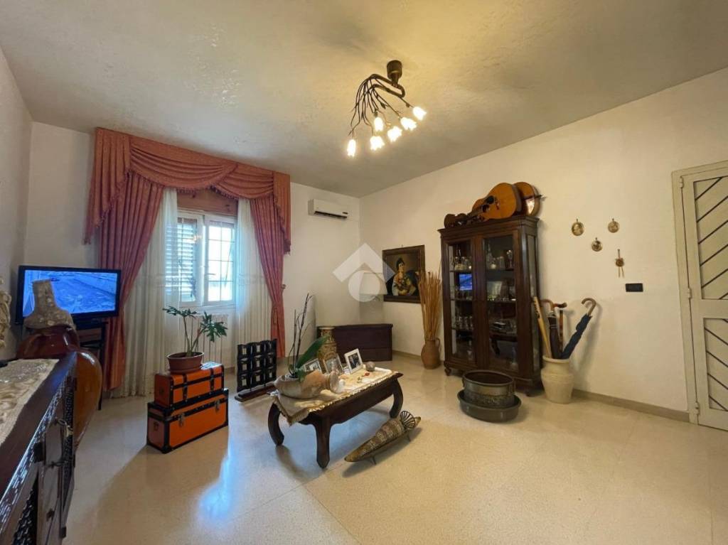 casa indipendente in vendita a Lizzanello in zona Merine