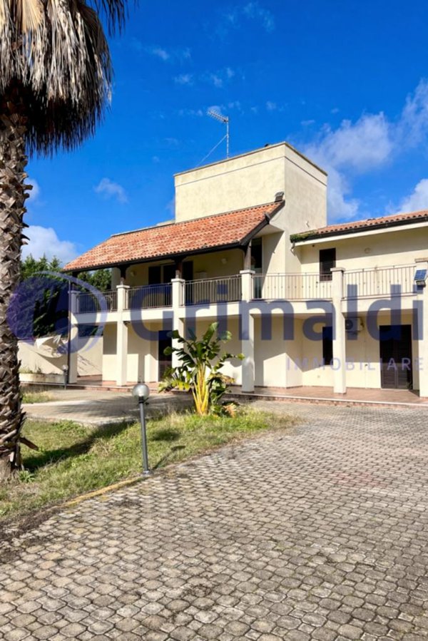 casa indipendente in vendita a Lizzanello