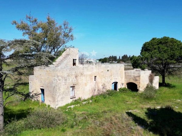casa indipendente in vendita a Lizzanello