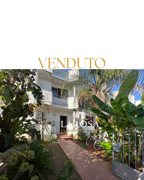 casa indipendente in vendita a Lizzanello in zona Merine