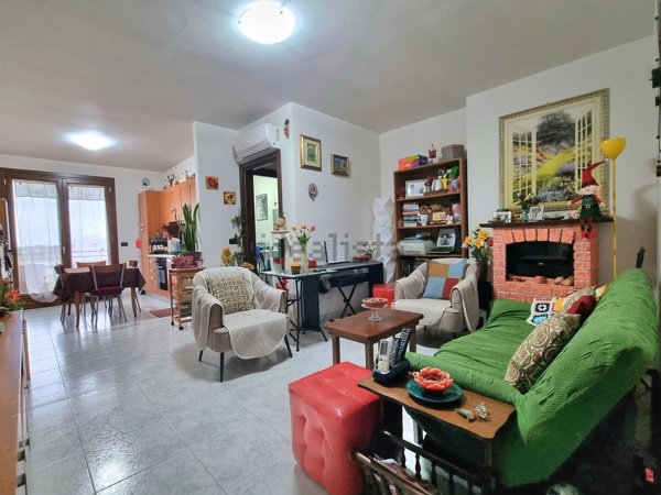 appartamento in vendita a Lizzanello in zona Merine