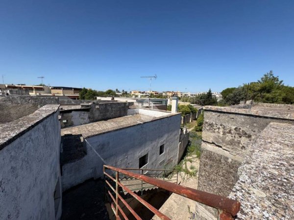 casa indipendente in vendita a Lizzanello in zona Merine