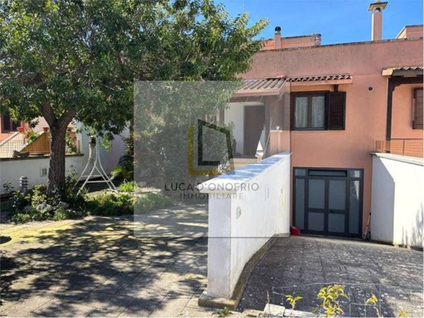 casa indipendente in vendita a Lizzanello in zona Merine