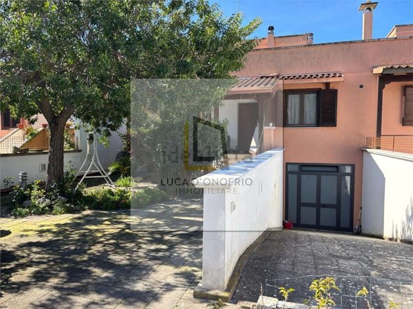 casa indipendente in vendita a Lizzanello in zona Merine