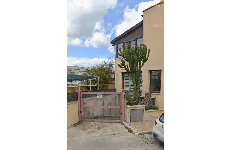 locale commerciale in vendita a Lizzanello in zona Merine