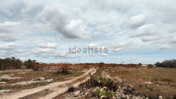 casa indipendente in vendita a Lizzanello