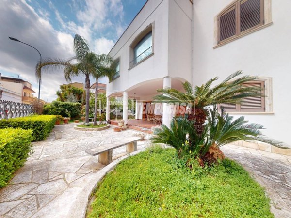 casa indipendente in vendita a Lizzanello