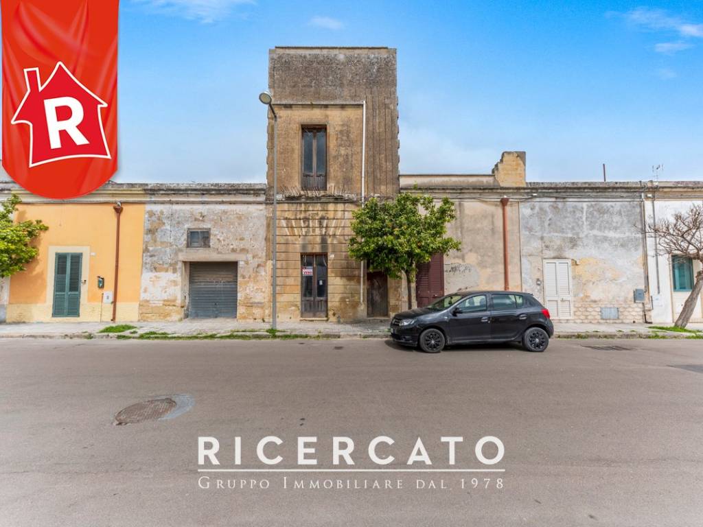 casa indipendente in vendita a Lizzanello