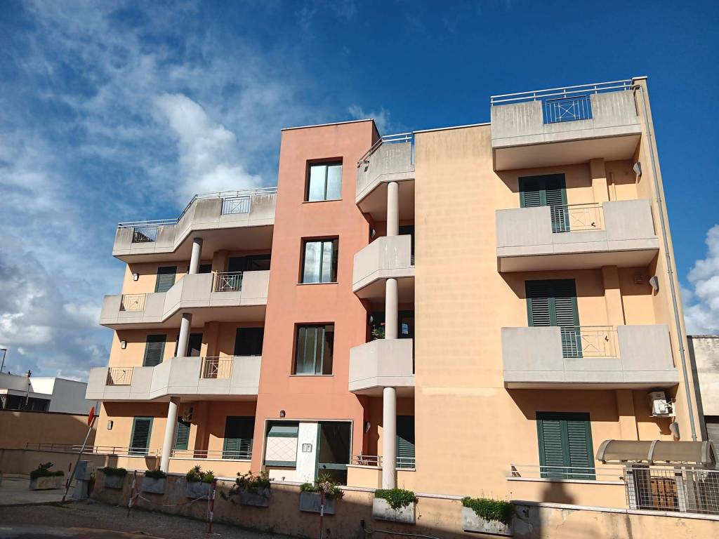 appartamento in vendita a Lizzanello in zona Merine