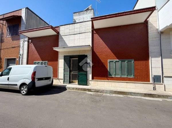 casa indipendente in vendita a Lizzanello