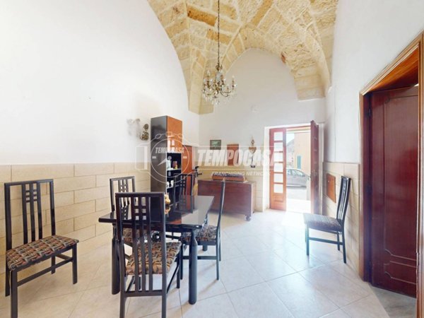 casa indipendente in vendita a Lizzanello