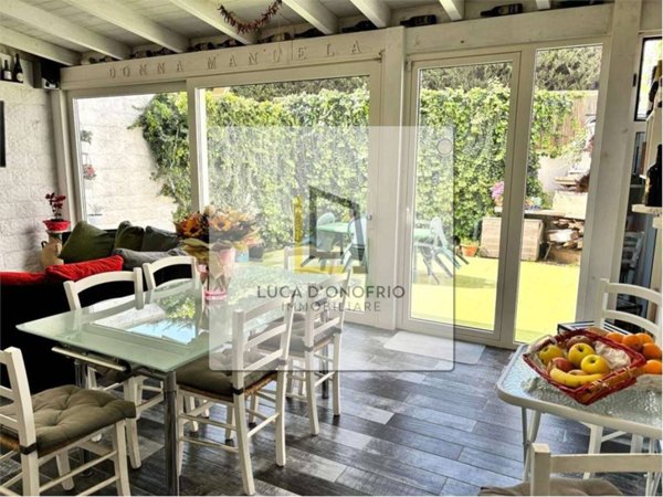 casa indipendente in vendita a Lizzanello in zona Merine