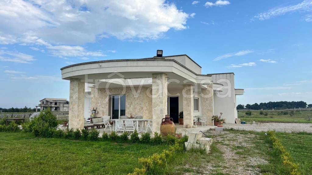 casa indipendente in vendita a Lizzanello