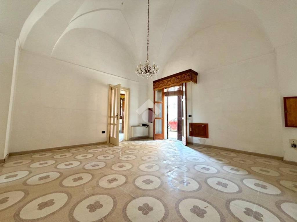 casa indipendente in vendita a Lizzanello