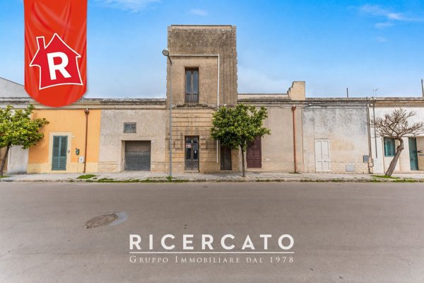 casa indipendente in vendita a Lizzanello