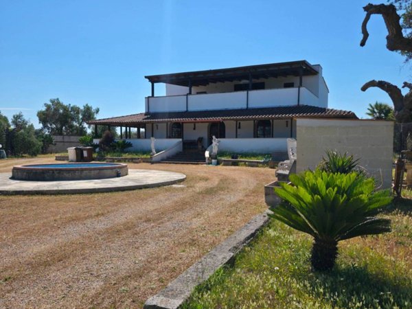 casa indipendente in vendita a Lizzanello