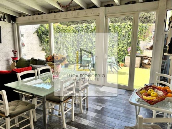 casa indipendente in vendita a Lizzanello in zona Merine