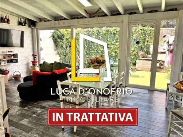 casa indipendente in vendita a Lizzanello in zona Merine